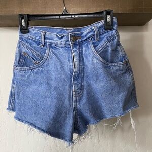 Rio by Stephen Mardon| Light Wash Cutoff Jean Shorts , Raw Hem—Size 7••90’s